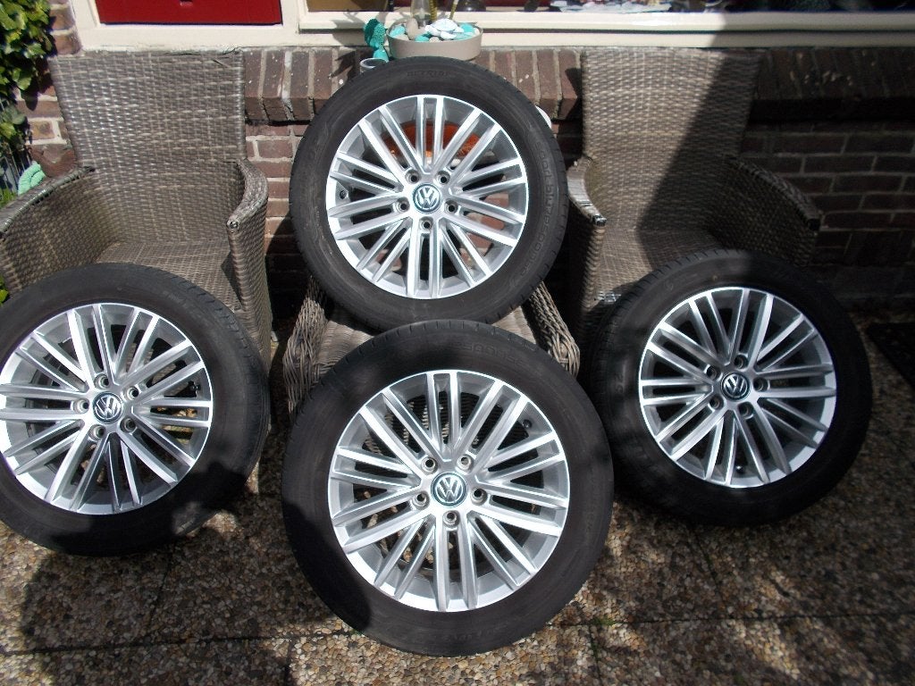 VW 16 INCH VELGEN MET ZOMERBANDEN, Ophalen, 16 inch, Banden en Velgen, 205 mm