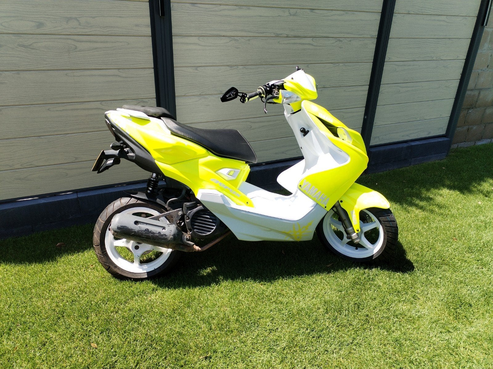 Yamaha Aerox R 4T - Neon geel met Wit, Fietsen en Brommers, Scooters | Yamaha, Ophalen, Gebruikt, Aerox, Maximaal 45 km/u