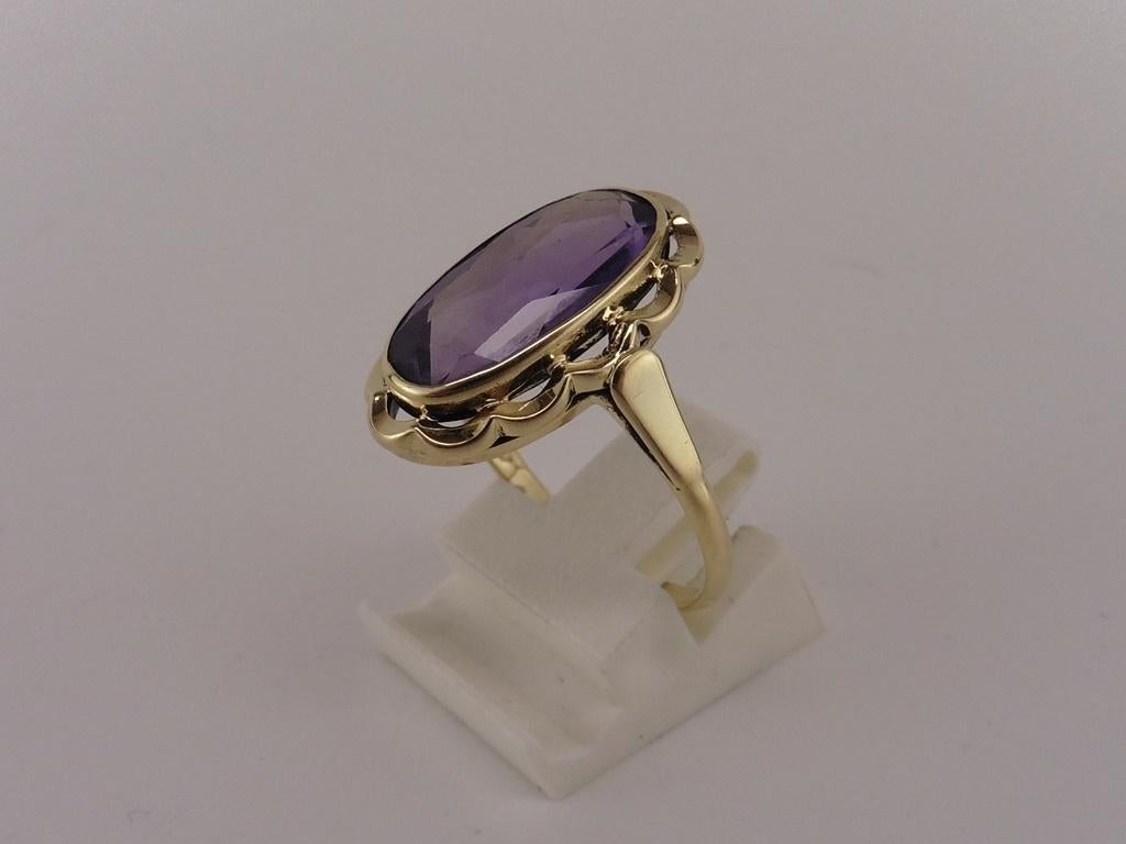 Gouden damesring met amethist                            G12, 18 tot 19, Gebruikt, ., Paars
