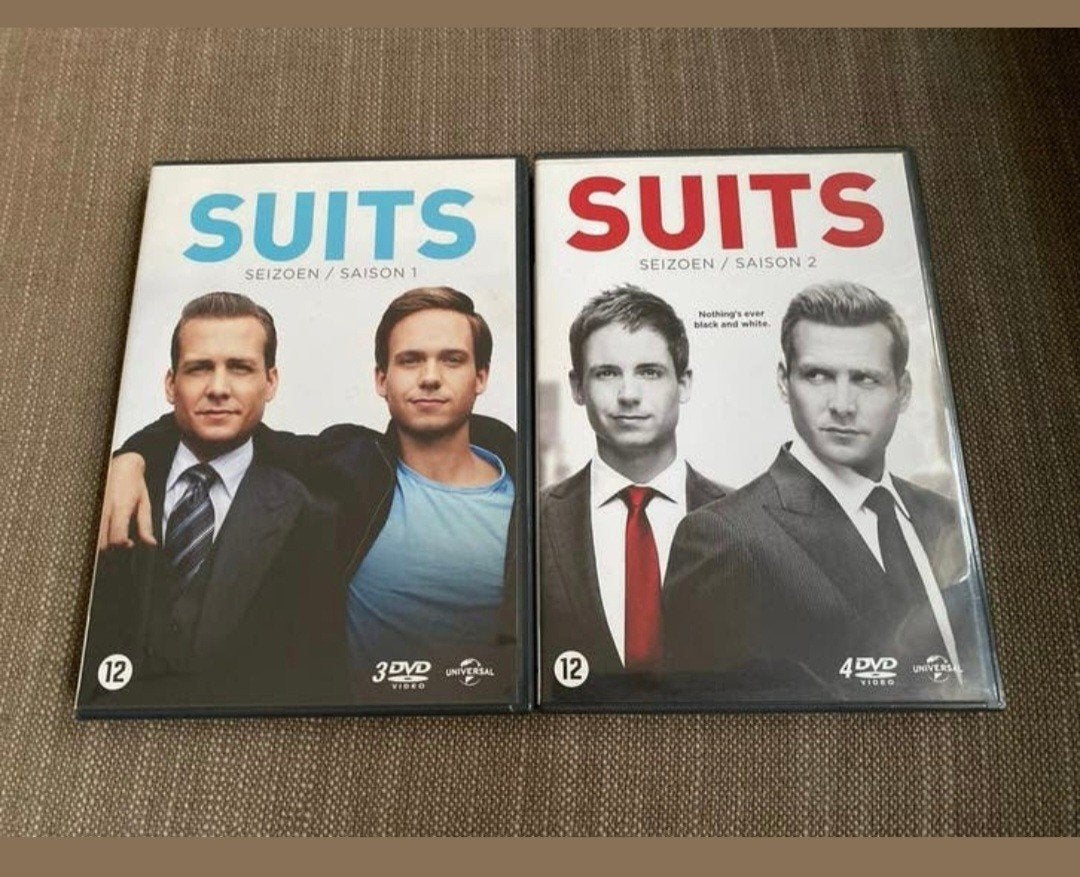 Suits Seizoen 1 & 2 DVD Boxset - Nederlands ondertiteld, Engels, Verzenden, Nederlands, Zo goed als nieuw