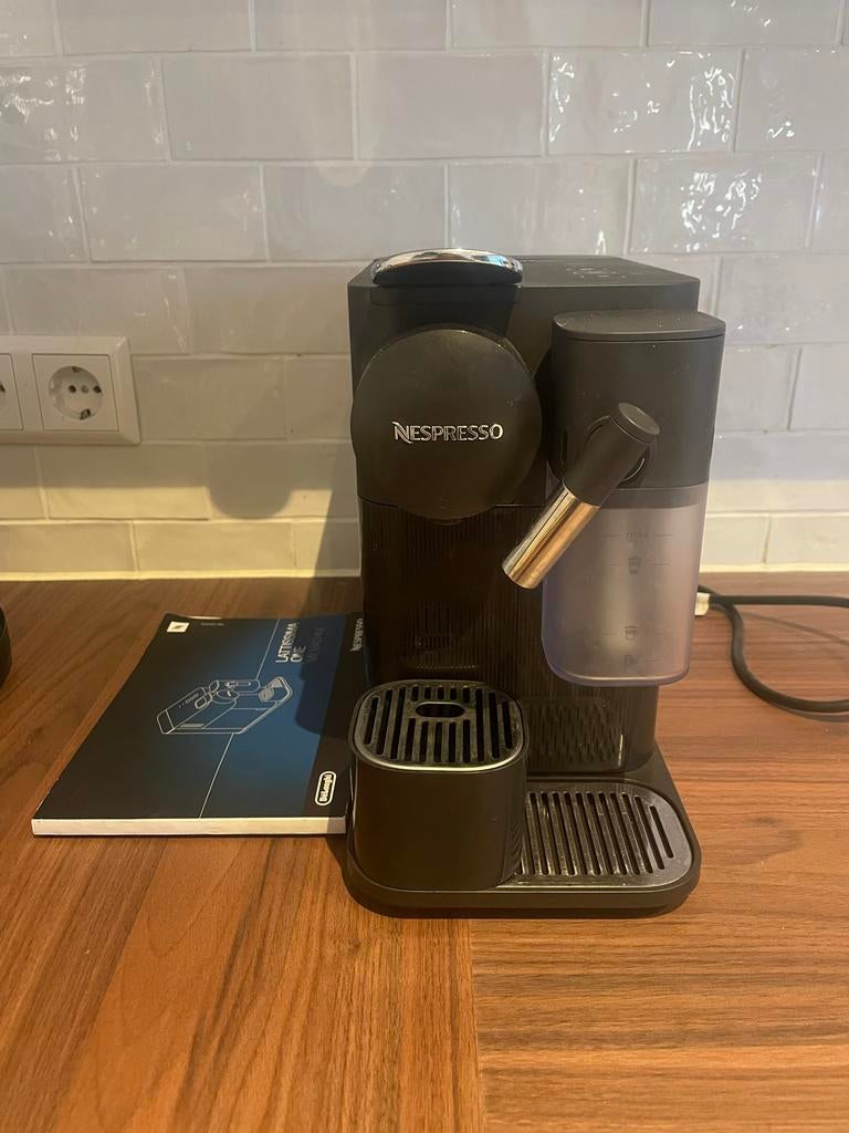 Nespresso Lattissima One - Defect, Koffiemachine, Ophalen of Verzenden, Niet werkend, Koffiepads en cups