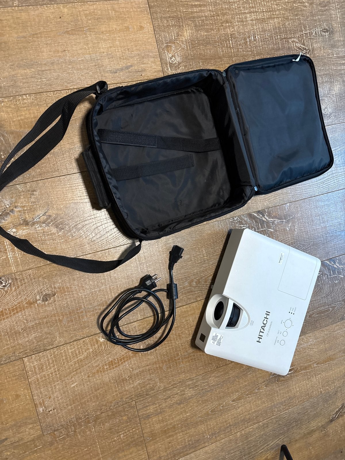 Hitachi Beamer (3200 Lumen) CP-X3030WN– Perfect voor Voetbal, Audio, Tv en Foto, Beamers, Zo goed als nieuw, LCD, Overige resoluties