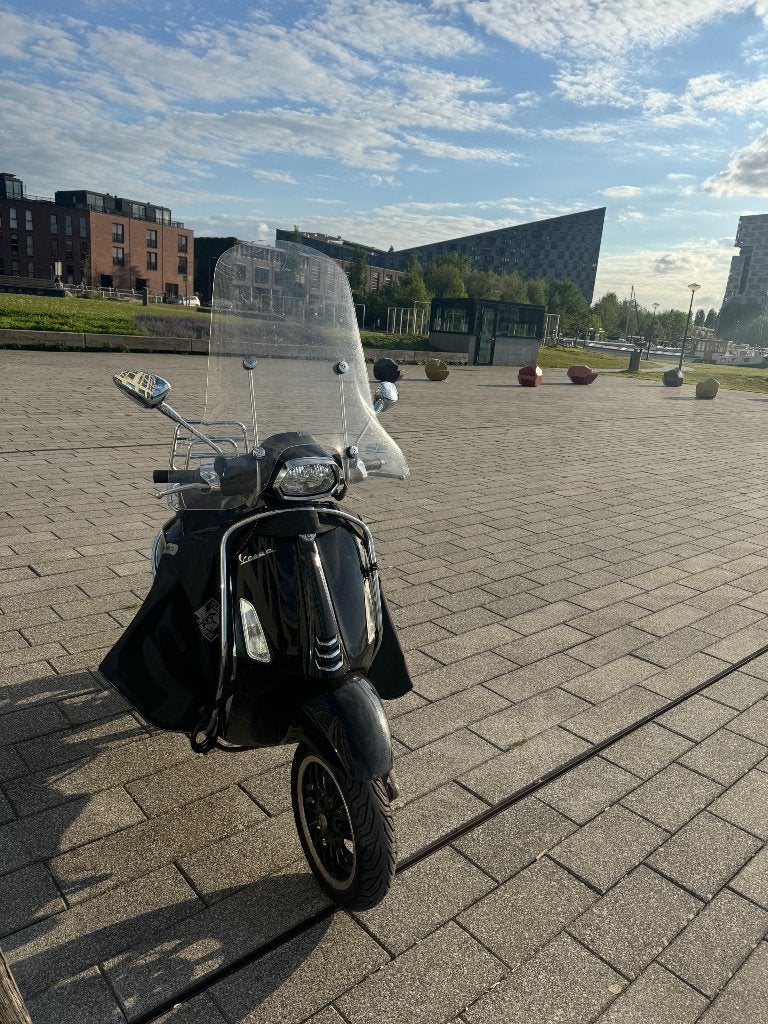 Vespa sprint iget 2018, Fietsen en Brommers, Scooters | Vespa, Ophalen, Zo goed als nieuw, Benzine