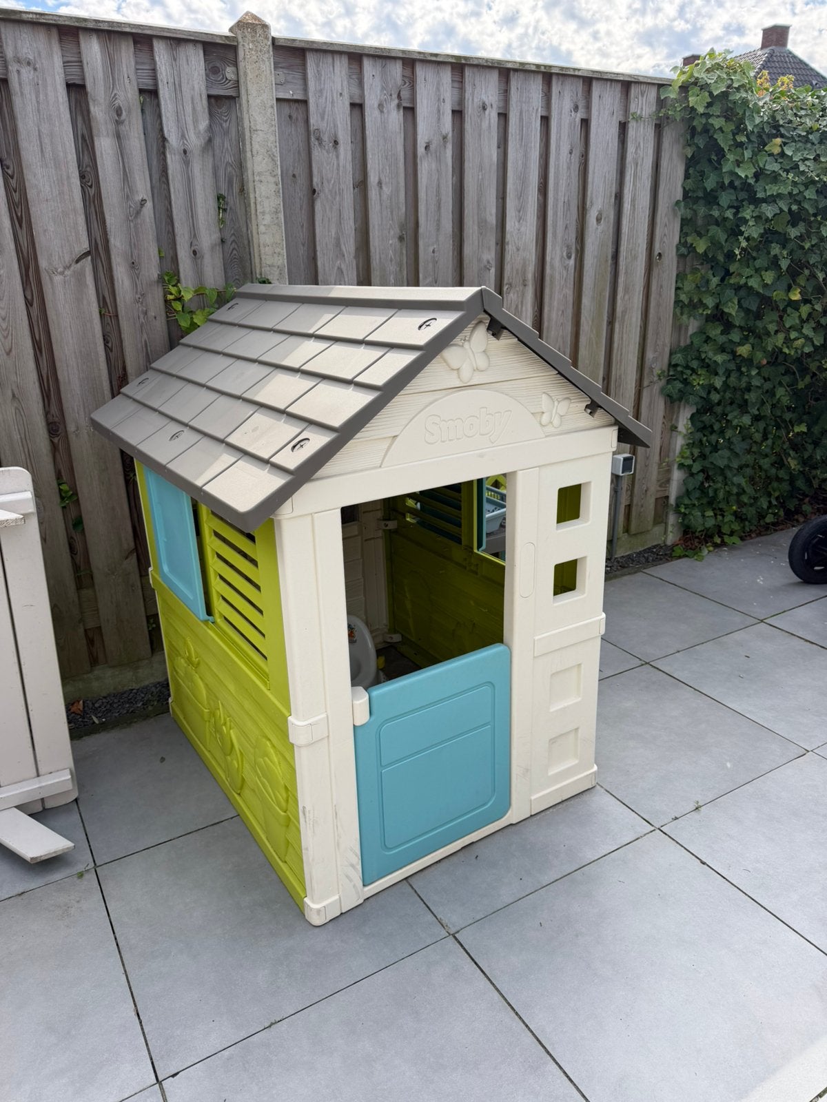 Smoby kinder speelhuisje Te Koop!, Ophalen, Zo goed als nieuw, Plastic