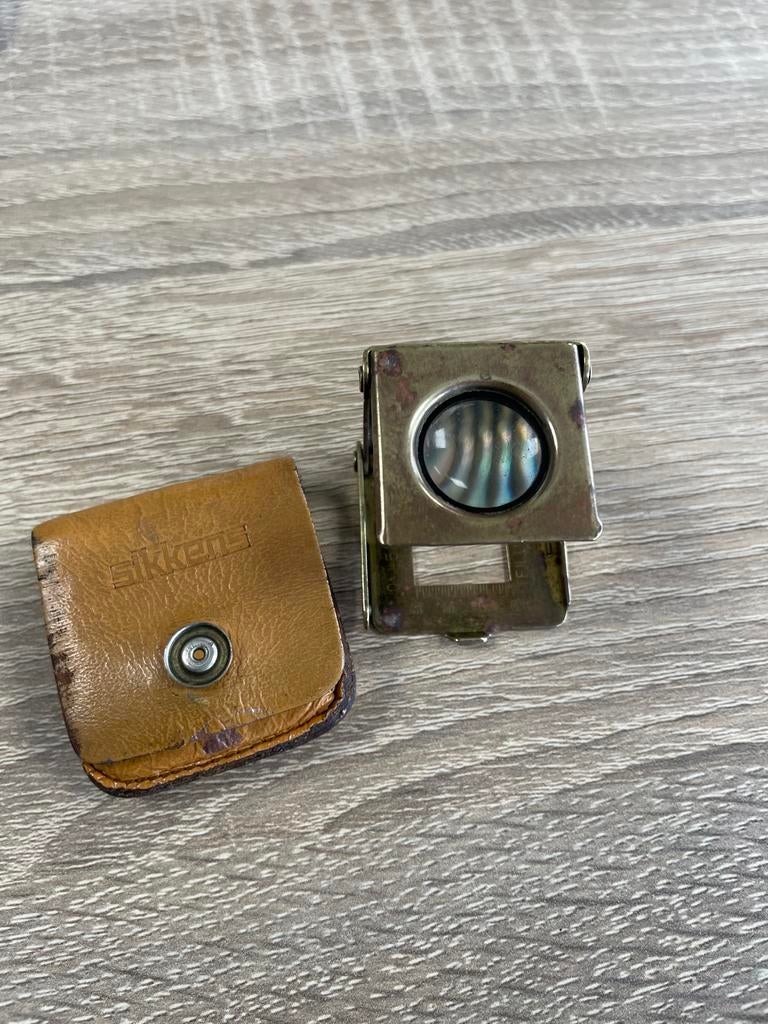Vintage Sikkens draadteller / linen tester met leren hoes, Verzamelen, Ophalen of Verzenden, Gebruikt