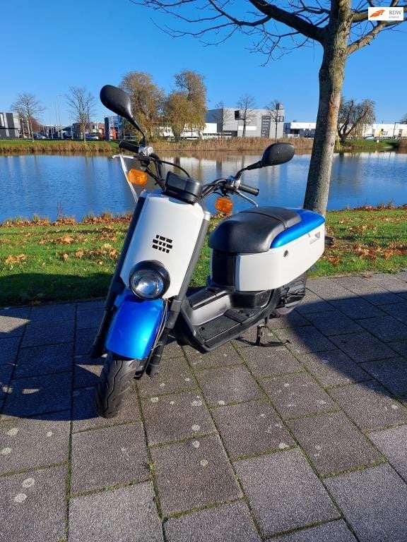 Yamaha Bromscooter Giggle, Fietsen en Brommers, Gebruikt, Thurledeweg 81
3044ER  Rotterdam, NL, Yamaha, 49 cc