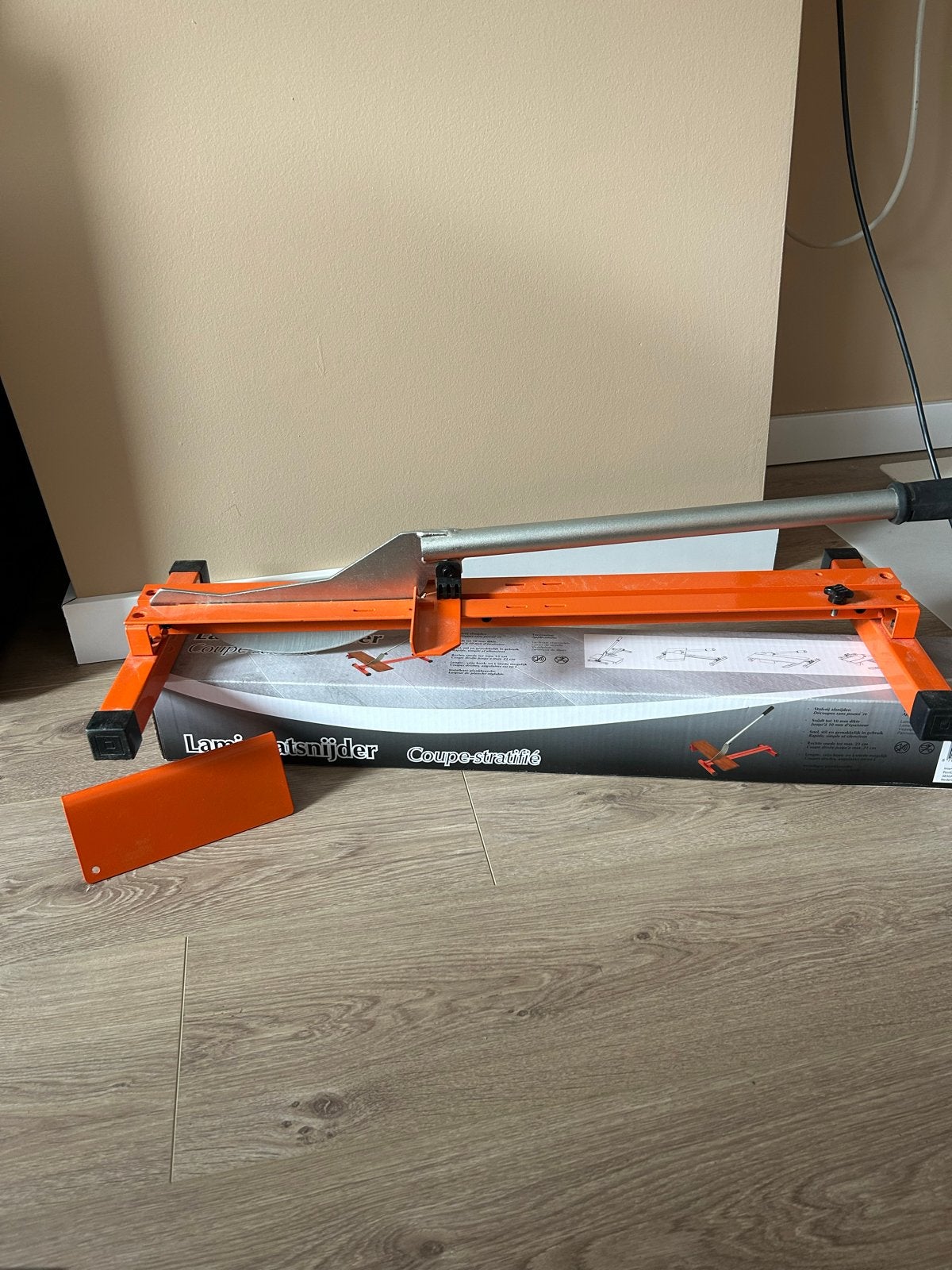 Laminaatsnijder - Slechts 1x gebruikt, Doe-het-zelf en Verbouw, Gereedschap | Handgereedschap, Ophalen, Zo goed als nieuw, Snijgereedschap
