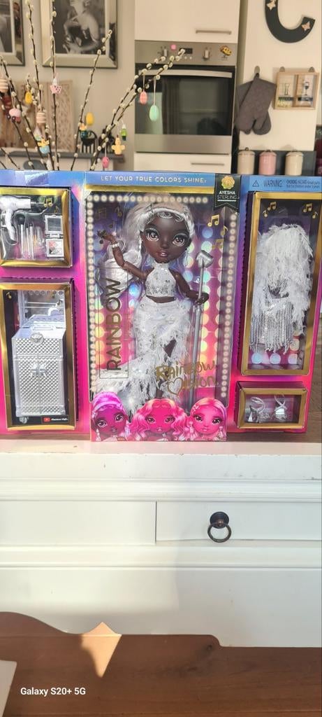 Rainbow High Ayesha Sterling pop met accessoires, Kinderen en Baby's, Speelgoed | Poppen, Nieuw, Overige typen, Ophalen of Verzenden