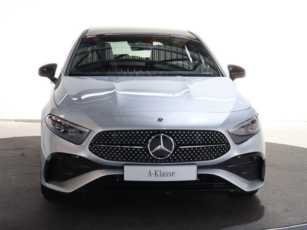 Mercedes-Benz A-klasse 180 Business Solution AMG | Panoramas, Auto's, Mercedes-Benz, 136 pk, 4 cilinders, Automatische klimaatregeling