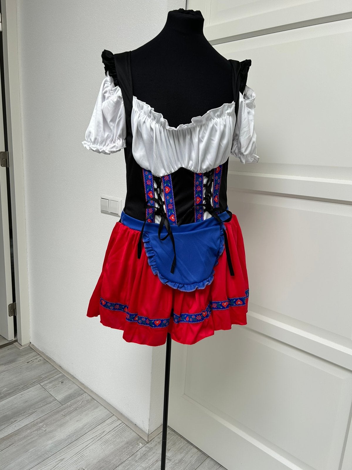 Dirdnl beerstein rood maat M, Maat 38/40 (M), Nieuw, Ophalen of Verzenden, Overige thema's