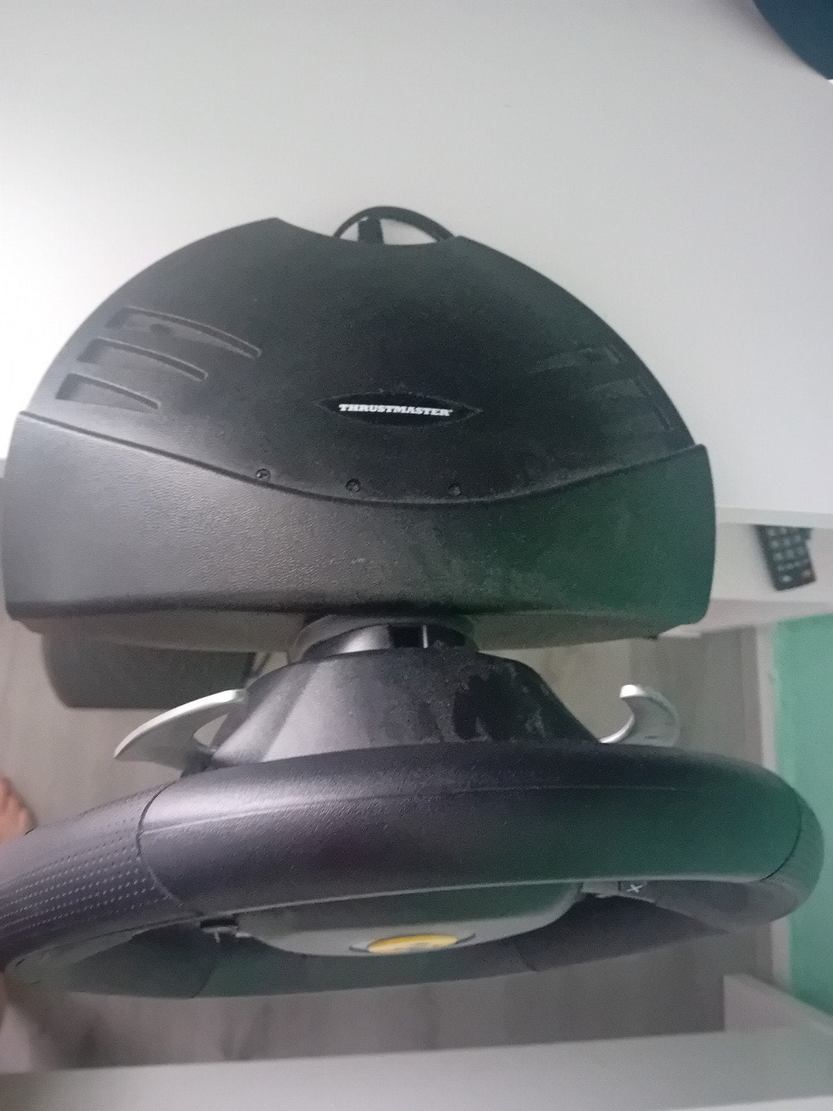 Thrustmaster Ferrari Stuur & Pedalen PS4/PS5, Spelcomputers en Games, Ophalen, Zo goed als nieuw, Controller