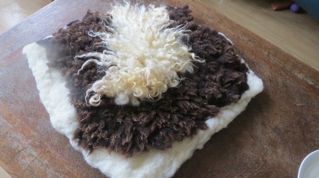 Gevilt vachtje, te gebruiken als kussen, ongeveer 50x50cm, Verzenden, Nieuw