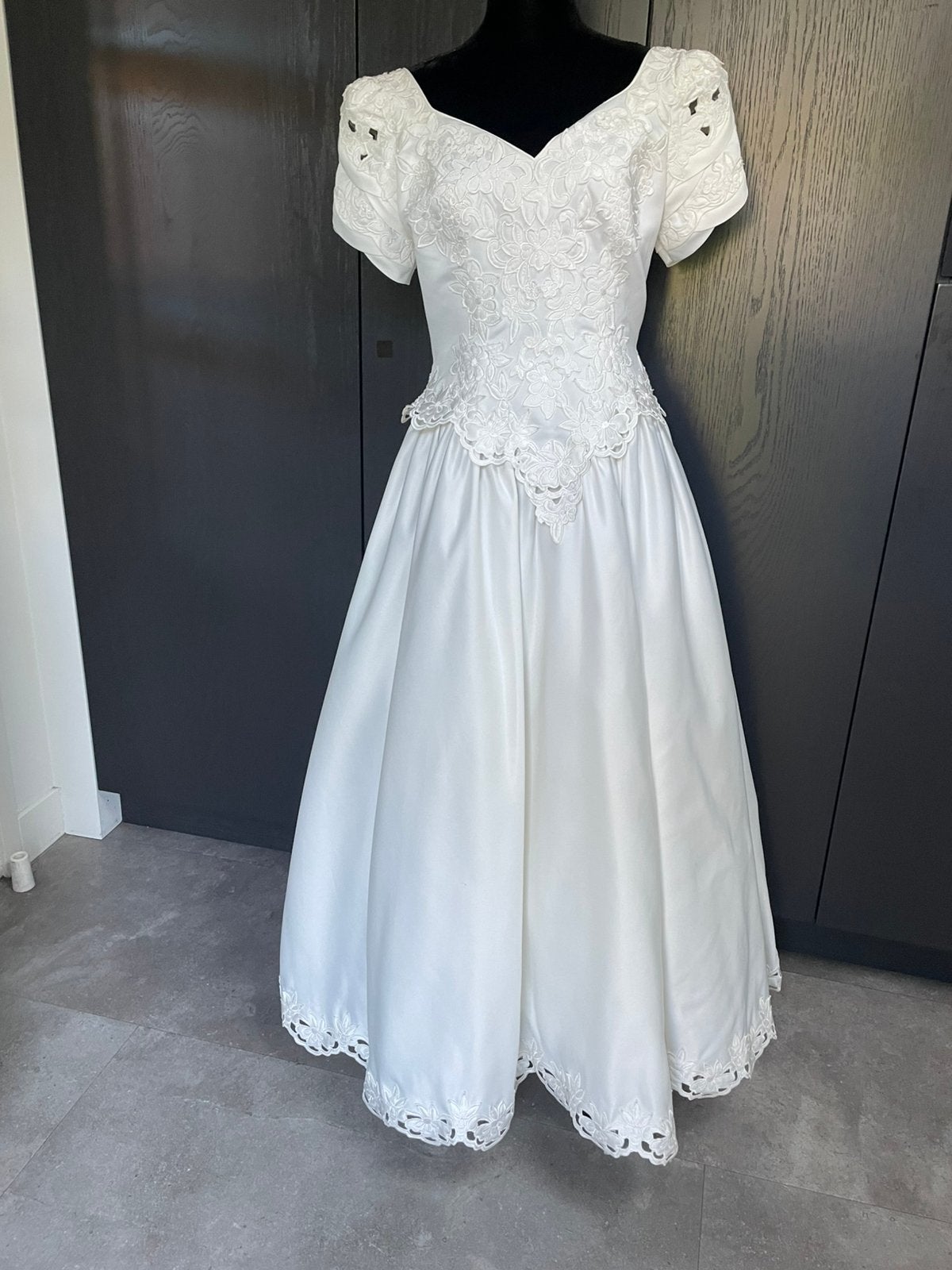 Mooie bruidsjapon, maat M /L? Ivoor, bloemen, Kleding | Dames, Trouwkleding en Trouwaccessoires, Ophalen, Gedragen, Beige, Trouwjurk