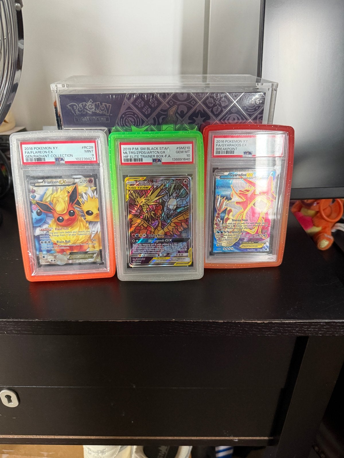 3 geslabde Pokémon kaarten + 1 Elite Trainer Box, Ophalen of Verzenden, Zo goed als nieuw, Overige typen
