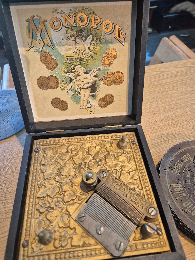 Speeldoos, muziekdoos met plaatjes van Monopol, Antiek en Kunst, Ophalen