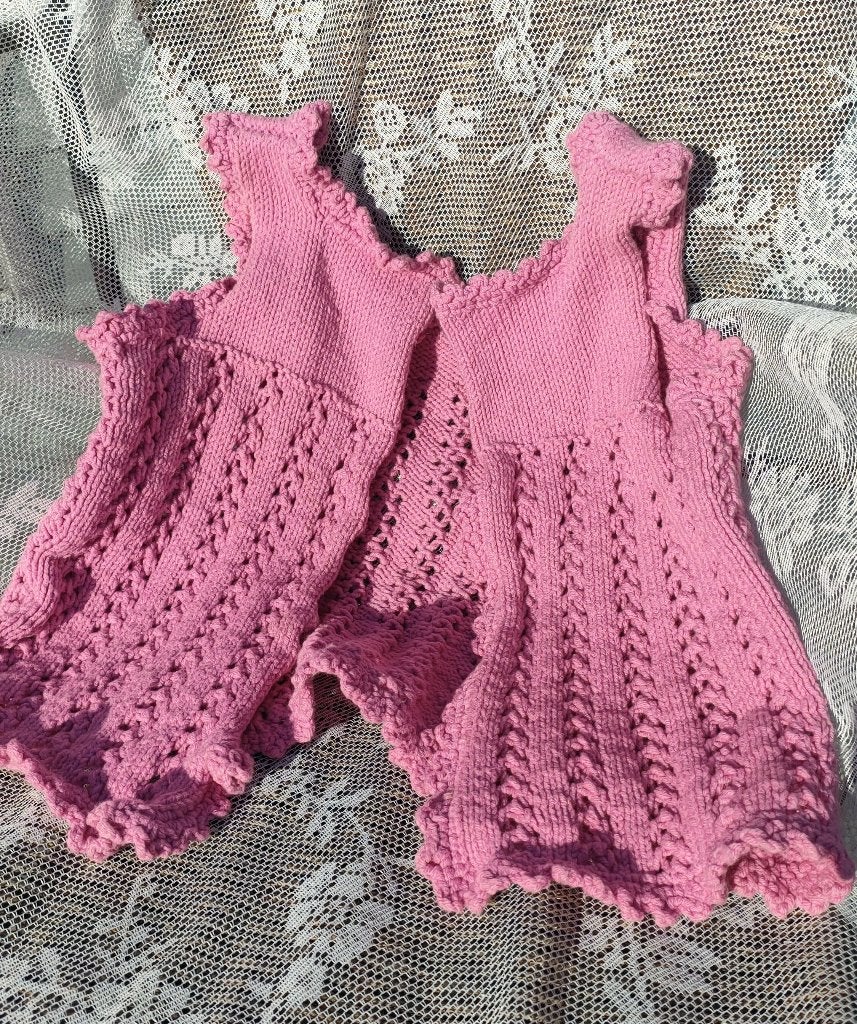 Roze gebreide babyhes voor ca 1 jarige. Vintage vestje Baby, Ophalen of Verzenden, Zo goed als nieuw, Jongetje of Meisje, Truitje of Vestje
