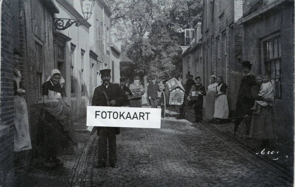 Fotokaart Middelburg - Pluimstraat fraai straatbeeld handkar, Verzenden, Voor 1920, Ongelopen, Zeeland