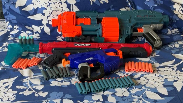 2 Nerf blasters en 1 Xshot., Ophalen, Zo goed als nieuw