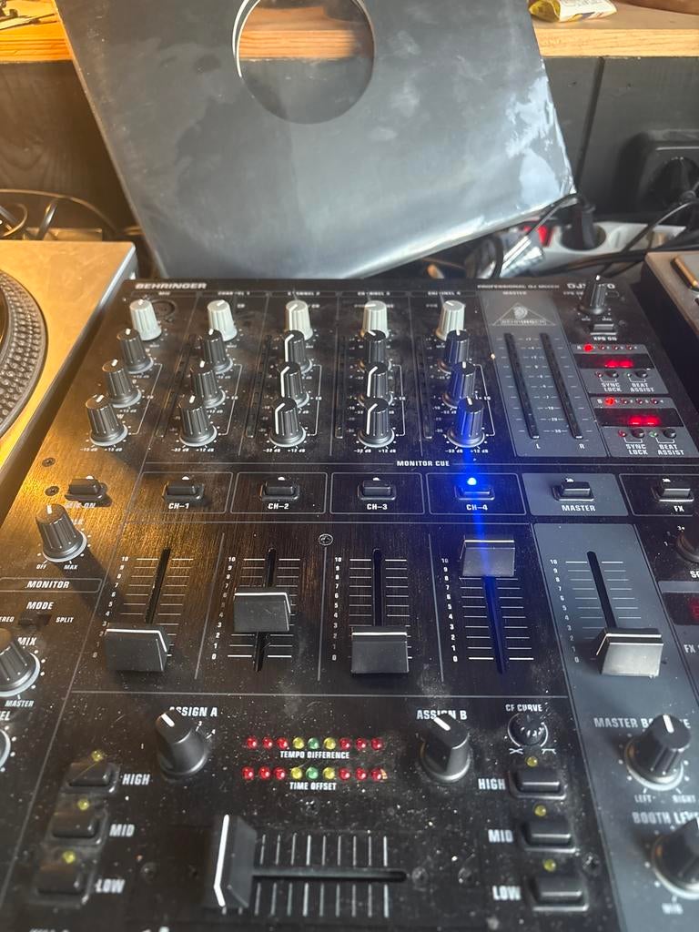 Behringer DJX750 DJ Mixer - Heeft aandacht nodig, Ophalen of Verzenden, Gebruikt, Minder dan 5 kanalen, Microfooningang