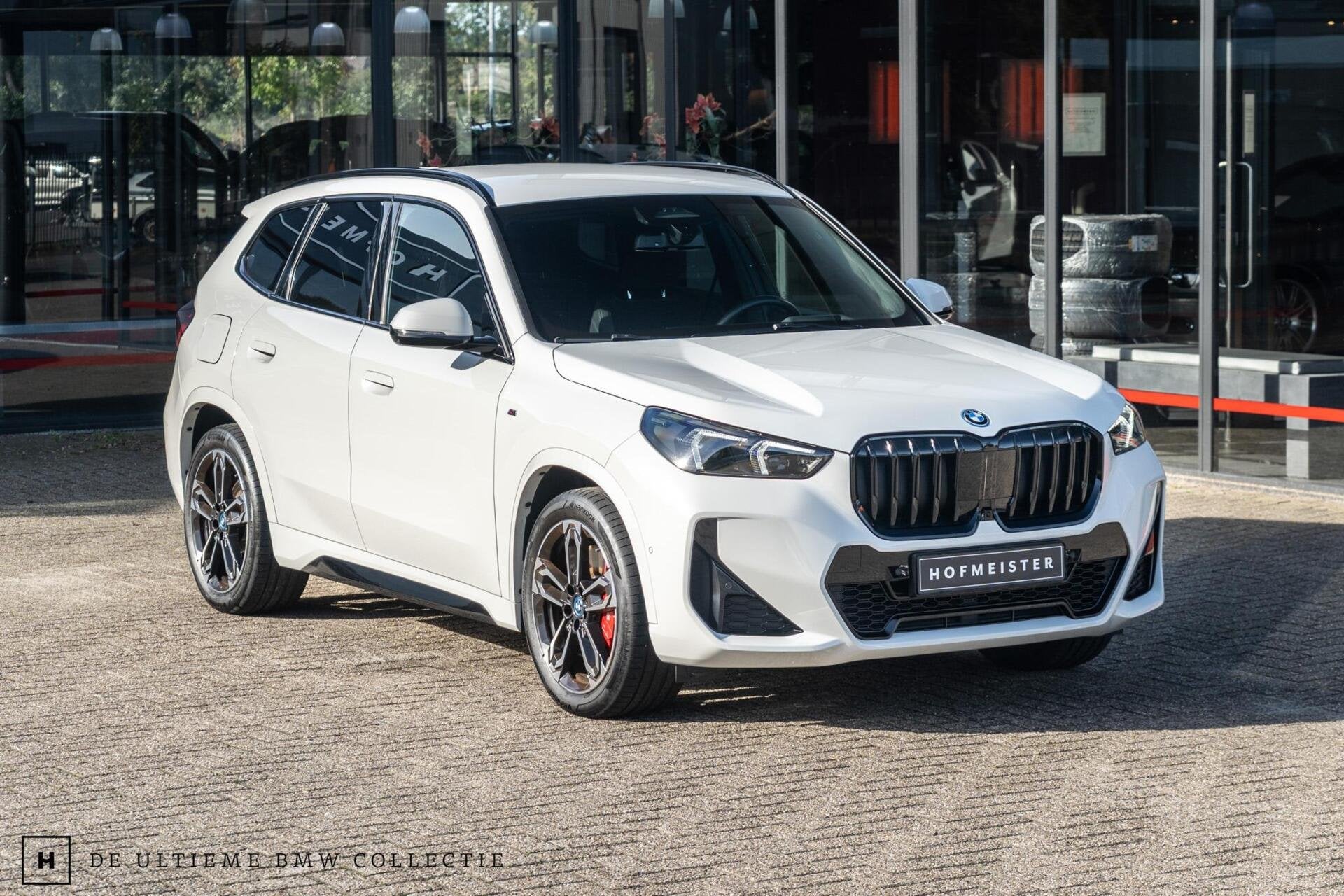 BMW X1 xDrive25e M-Sport Pro| Massage | El. stoelen | BTW, Auto's, Dealer onderhouden, Zwart, 48 km/l, Wit