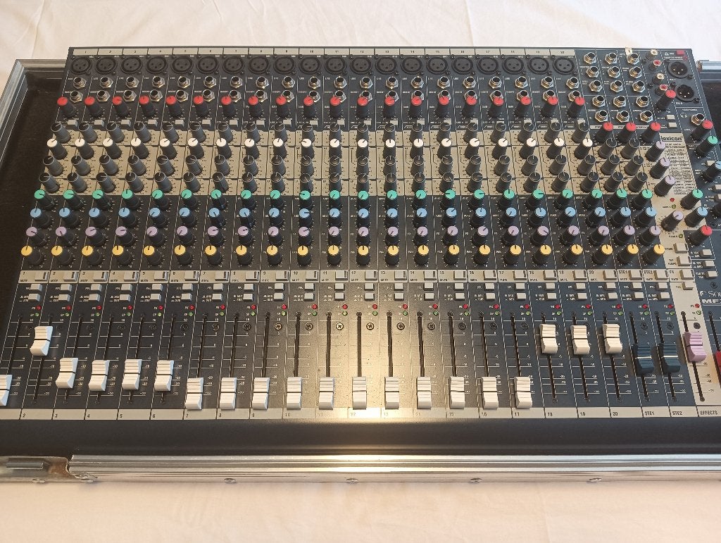 Soundcraft 20 kanaals MFXi20 mengpaneel, Ophalen, Zo goed als nieuw, 10 tot 20 kanalen, Microfooningang