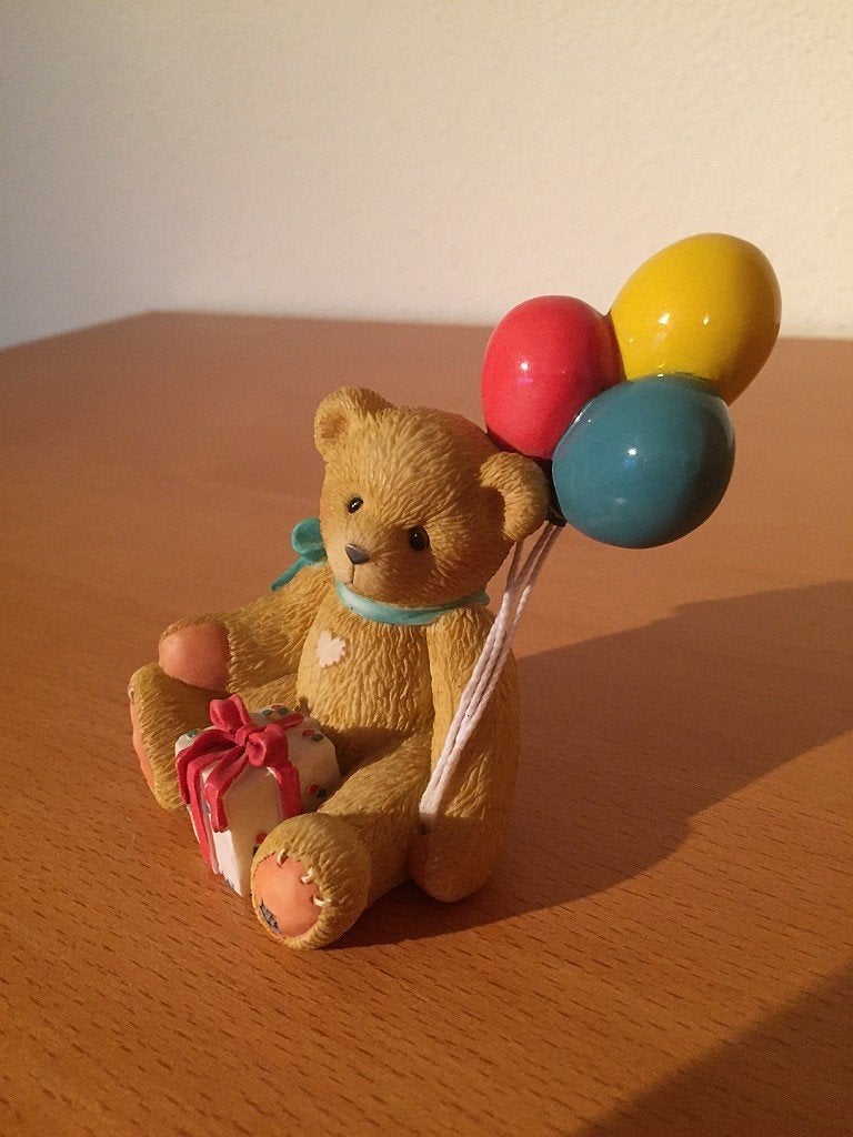Cherished Teddies Nina "Beary Happy Wishes" Beeldje, Ophalen of Verzenden, Nieuw, Beeldje, Cherished Teddies