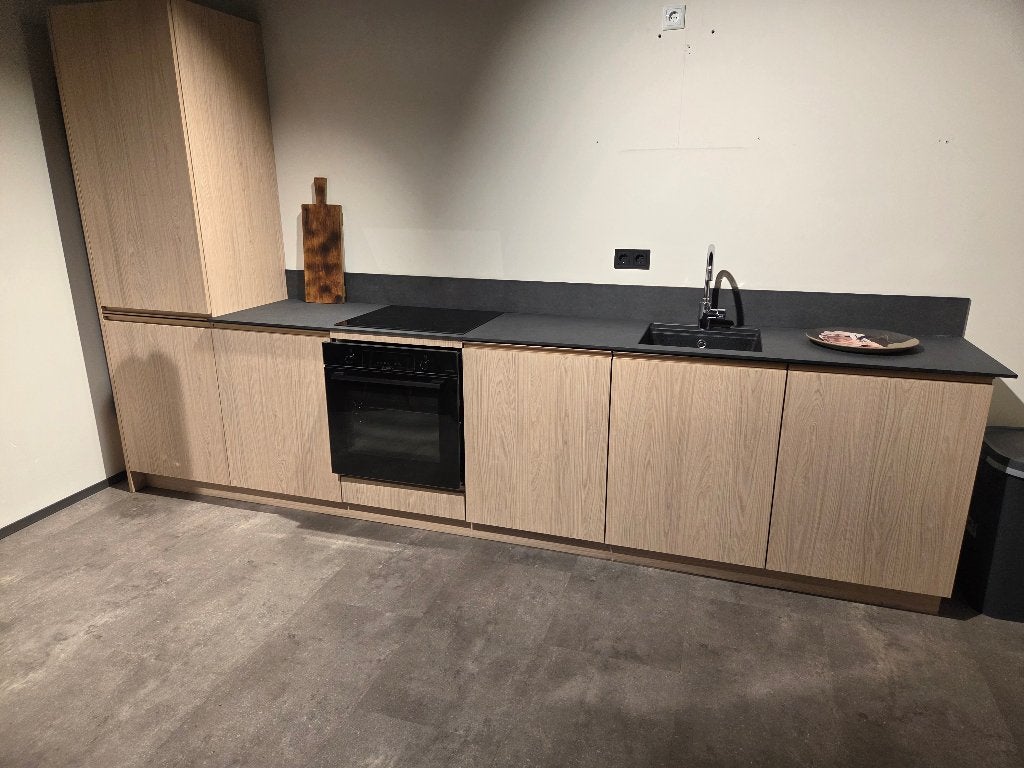 KVIK showroomkeuken Compose Nordic Light, Nieuw, Enkelwandige keuken, Ophalen of Verzenden, Greeploos