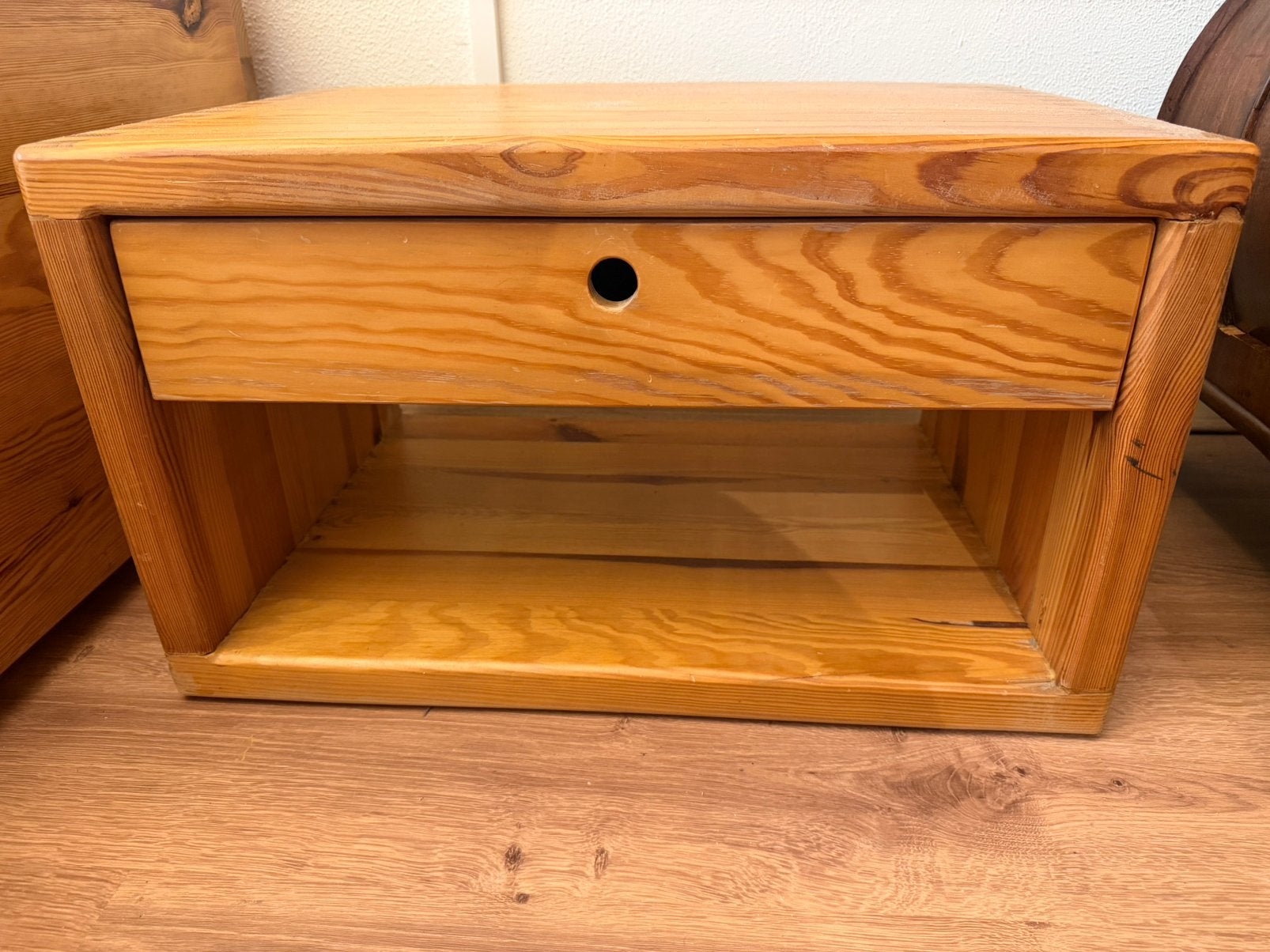 Houten nachtkastje met lade van Houtwerk Hattem, Ophalen, Gebruikt, Minder dan 45 cm
