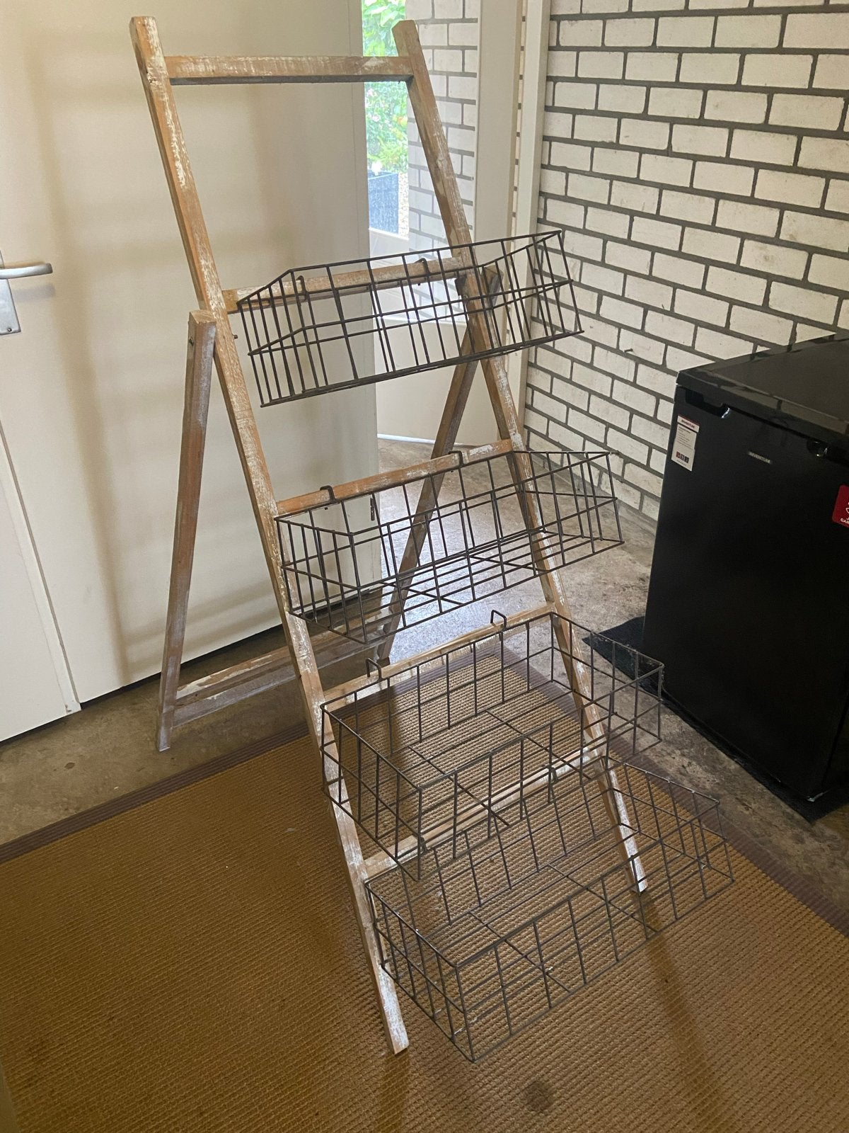 Houten ladderrek met metalen manden, Ophalen, Gebruikt