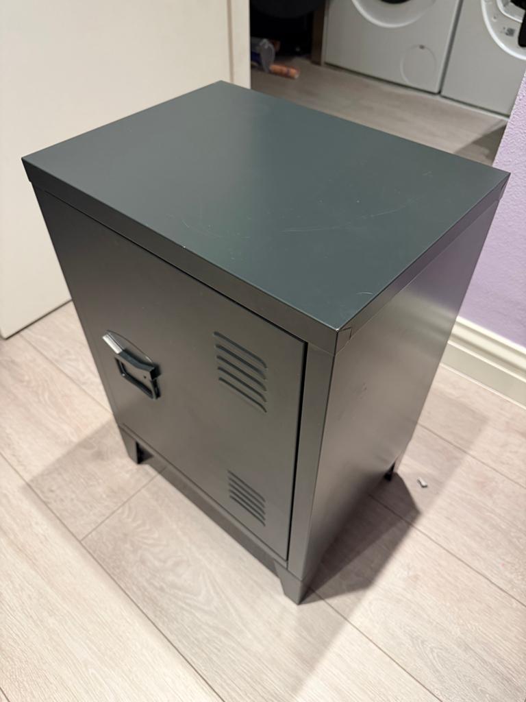 Metalen lockerkastje, Ophalen