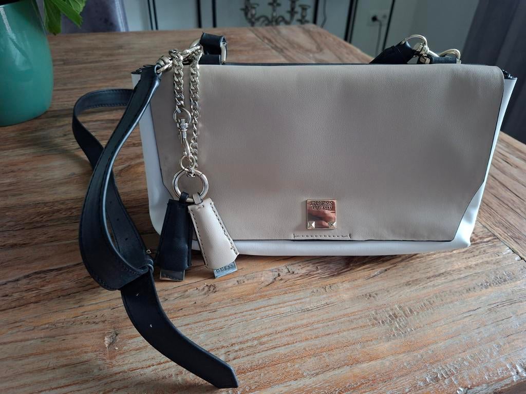 Diverse Guess tassen met lichte gebruikerssporen, Ophalen of Verzenden, Gebruikt, Blauw, Handtas