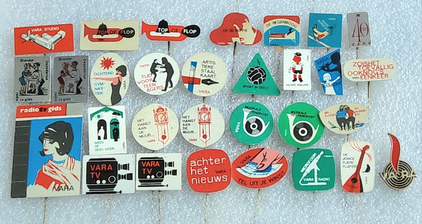 30 Vintage VARA Speldjes, Verzamelen, Speldjes, Pins en Buttons, Ophalen of Verzenden, Gebruikt, Overige onderwerpen, Speldje of Pin