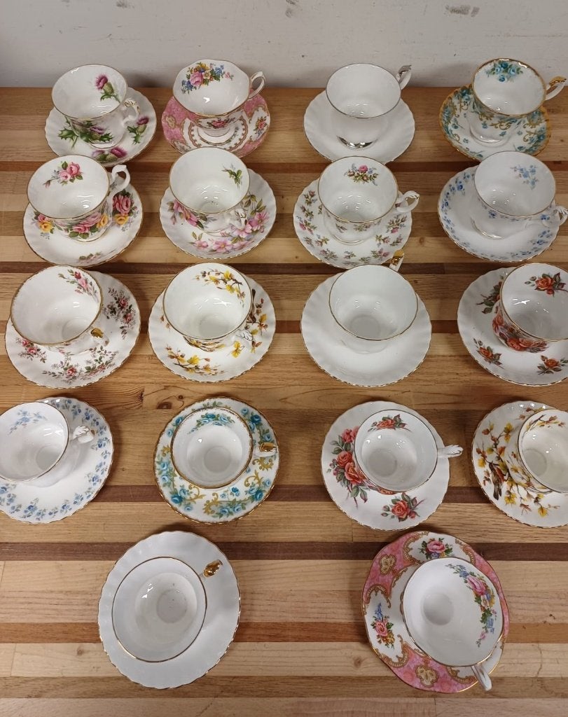 Royal Albert servies - 16 kop en schotels, Ophalen of Verzenden, Zo goed als nieuw, Overige stijlen, Kop(pen) en/of Schotel(s)