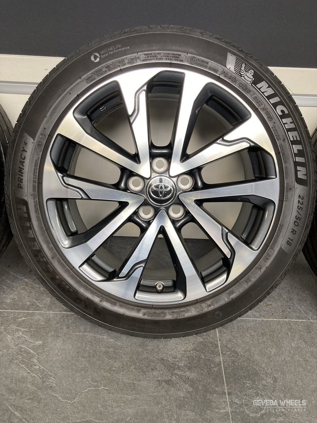 18” originele Toyota Corolla Cross velgen + banden 5x114.3, 18 inch, Gebruikt, -, -