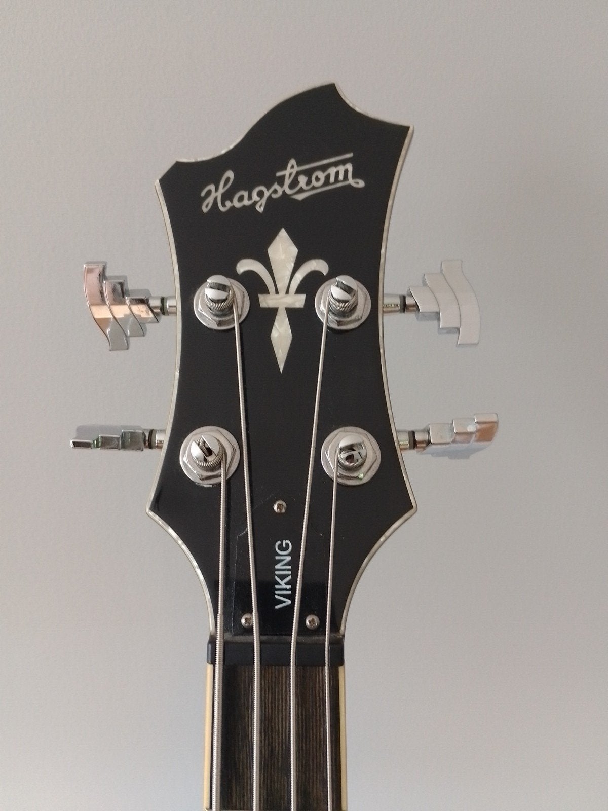 Hagstrom Viking bass, Ophalen, Zo goed als nieuw, Semi-akoestisch