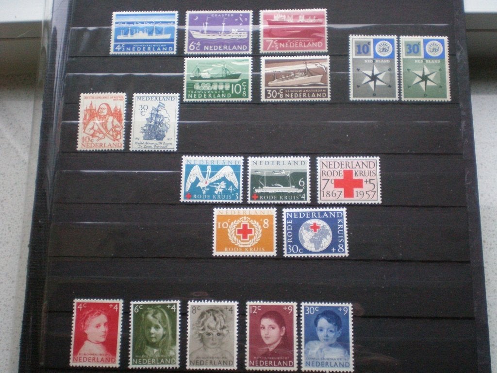 jaargang ( ook per serie) 1957 Postfris ( U 896)..€ 1,95, Verzenden