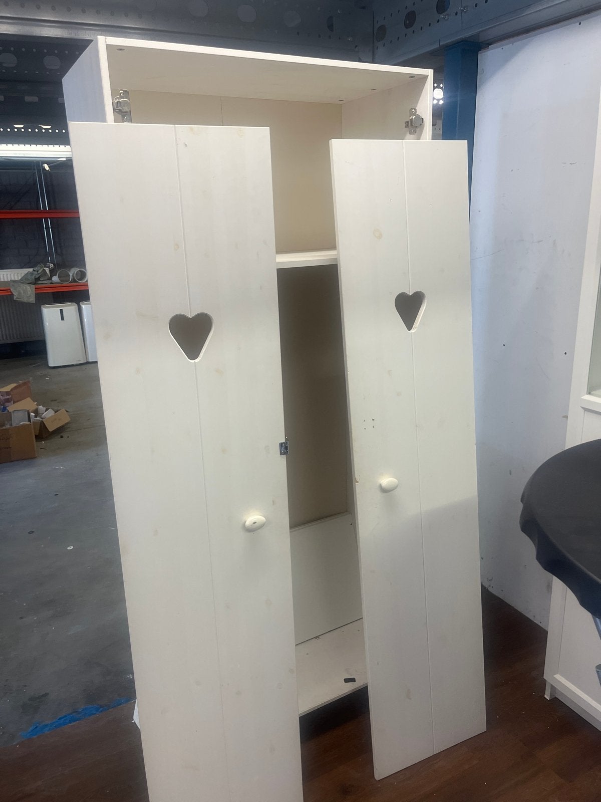 Leuke Kinderkast met Hartjes - Wit, Kinderen en Baby's, Kinderkamer | Commodes en Kasten, Ophalen, Gebruikt, Kast, 105 cm of meer