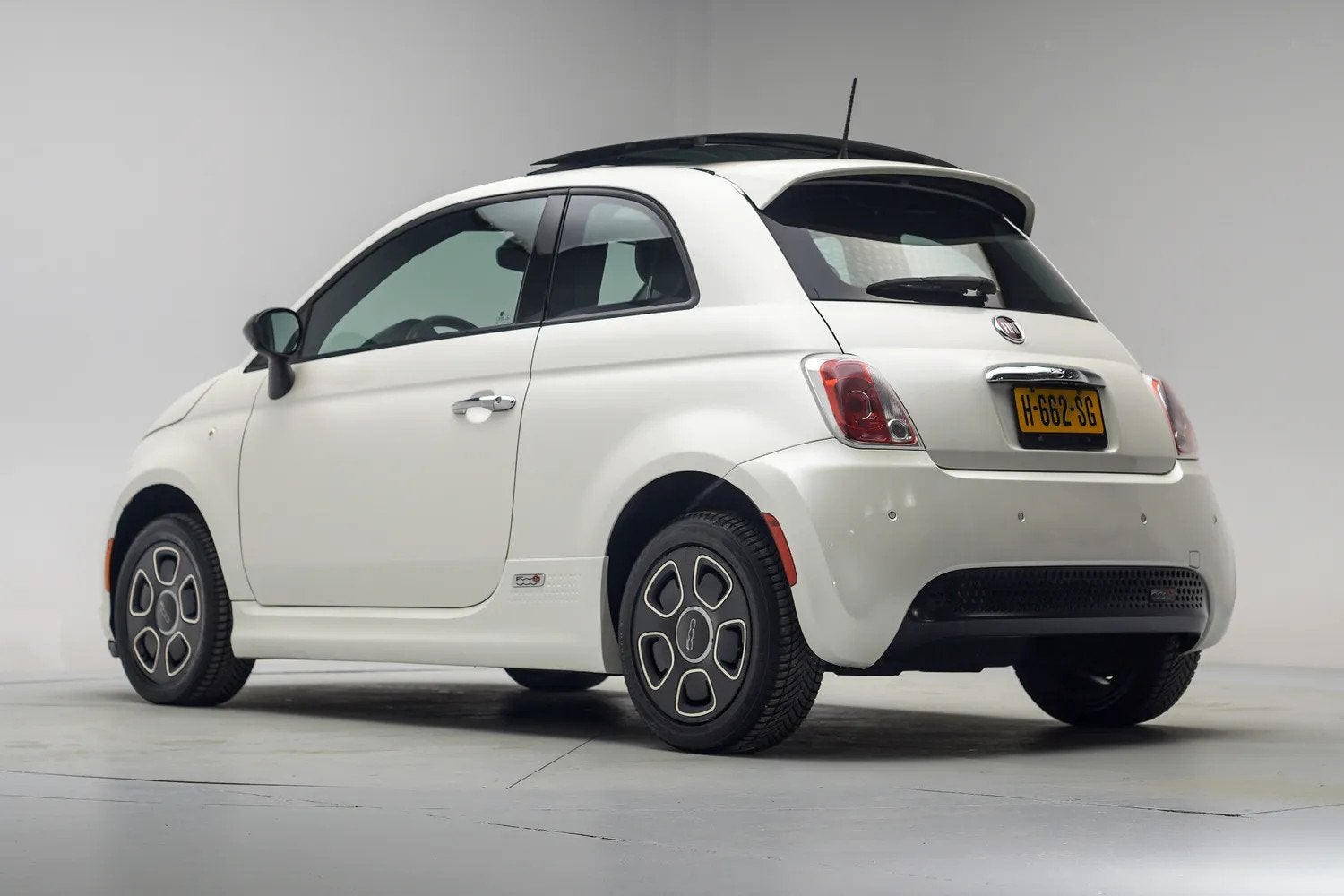 Fiat 500E 24kwh [ Leder Panoramadak Climate ] (bj 2017), Automaat, 0 cilinders, Gebruikt, 1350 kg