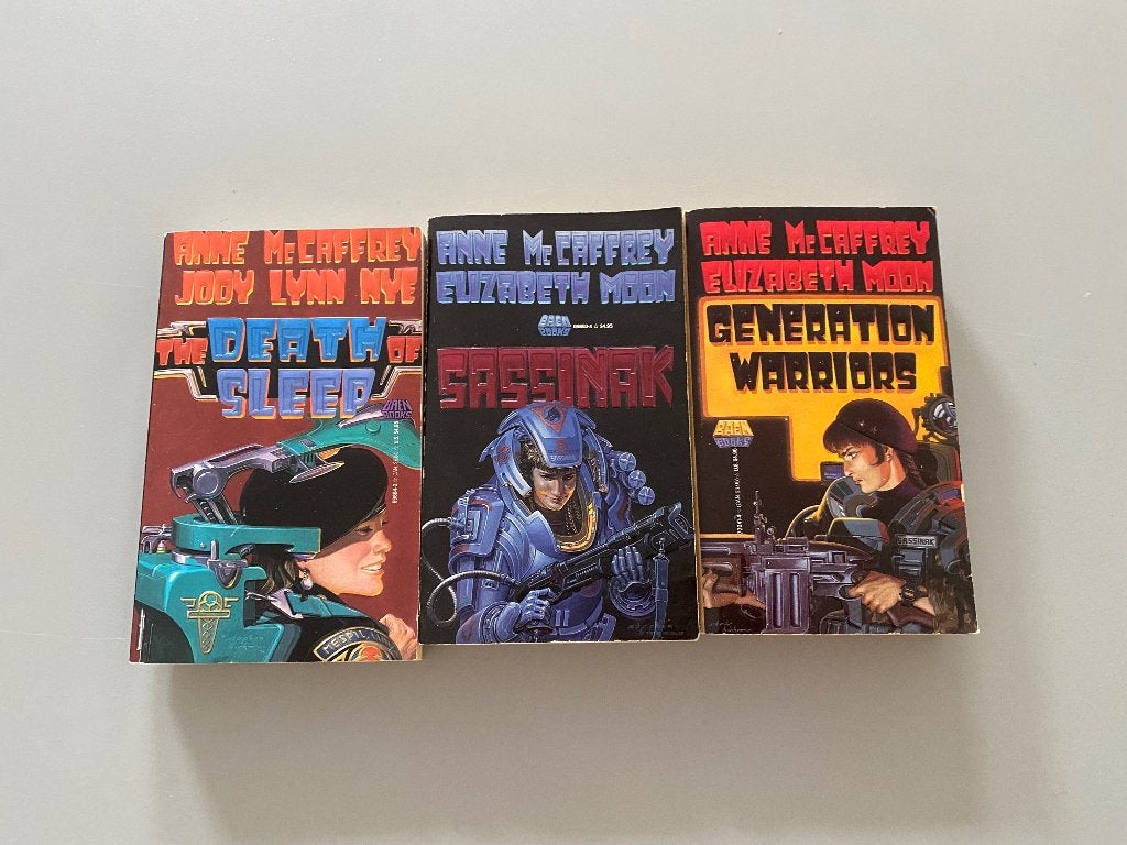 Anne McAffrey, 3 boeken, Ophalen of Verzenden, Gelezen