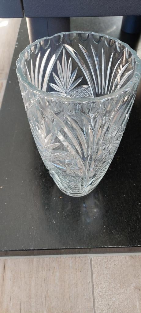 Decoratieve glazen vaas met geslepen patroon, Ophalen