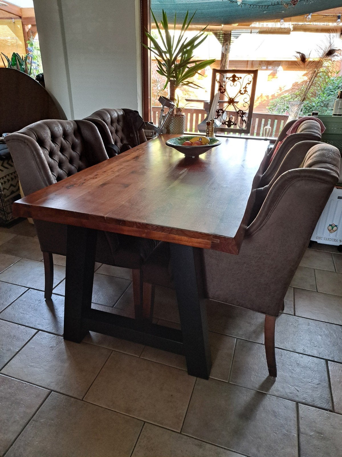 Massief houten eettafel met zwart metalen onderstel, Gebruikt, 50 tot 100 cm, 150 tot 200 cm, Industrieel, Robuust
