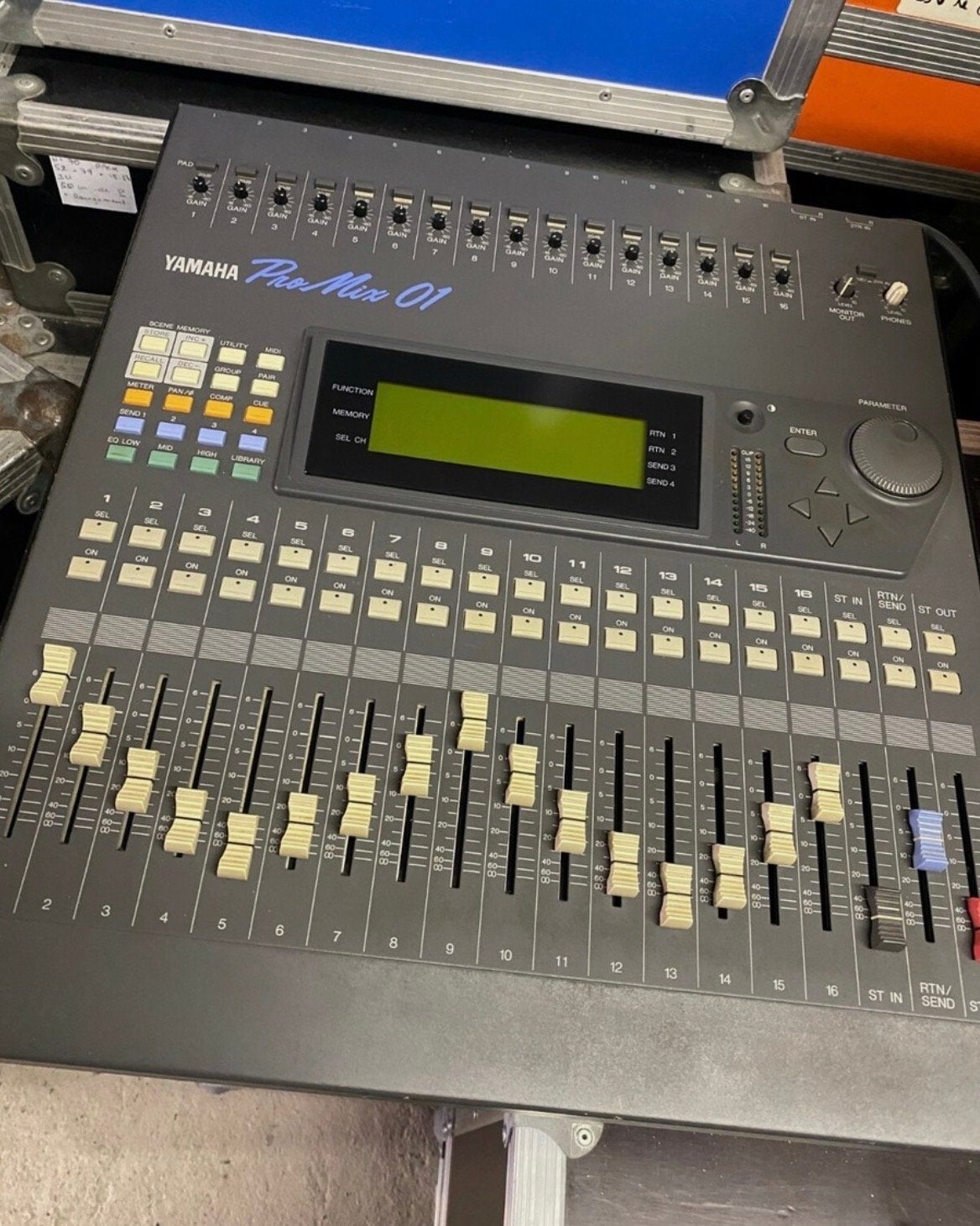 Moet snel weg!! Yamaha ProMix 01 Digitaal- Volledig Werkend, Ophalen, Gebruikt, 10 tot 20 kanalen, Microfooningang