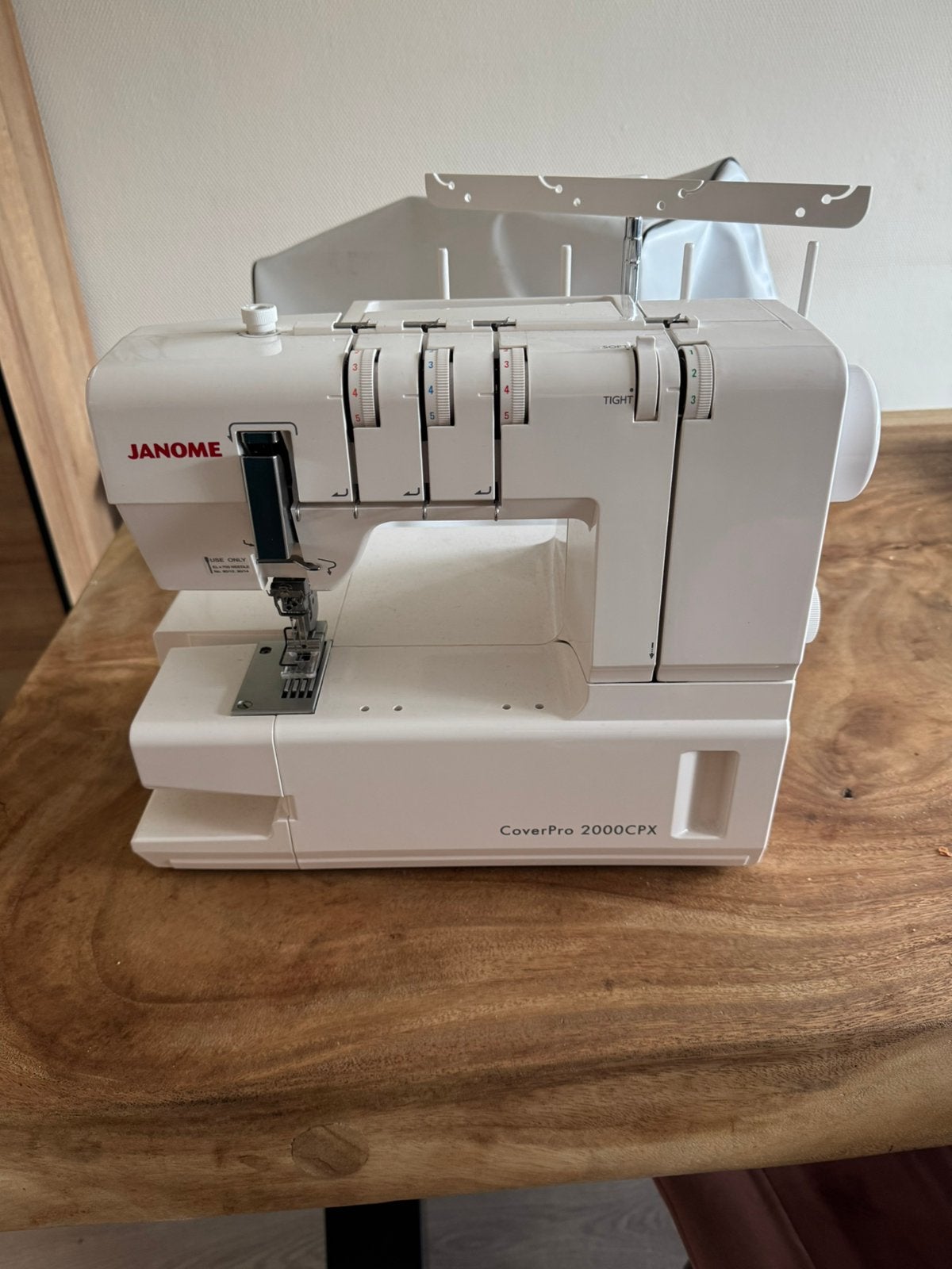 Janome CoverPro 2000CPX coverlock machine, Hobby en Vrije tijd, Naaimachines en Toebehoren, Ophalen, Zo goed als nieuw, Lockmachine