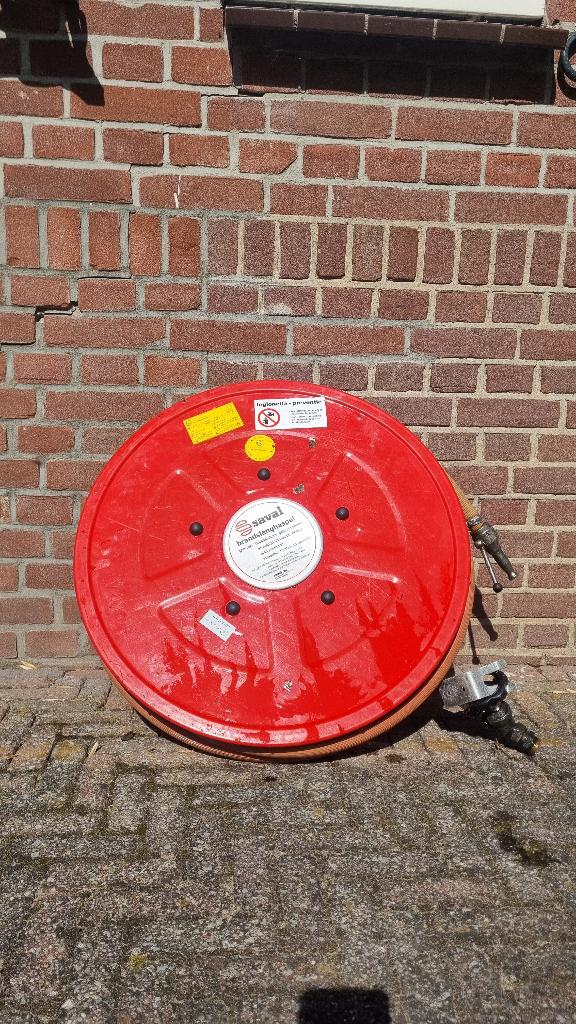 Complete Saval brandslanghaspel (wandmodel) 20 meter, Huis en Inrichting, Brandblussers en Brandkasten, Ophalen, Zo goed als nieuw