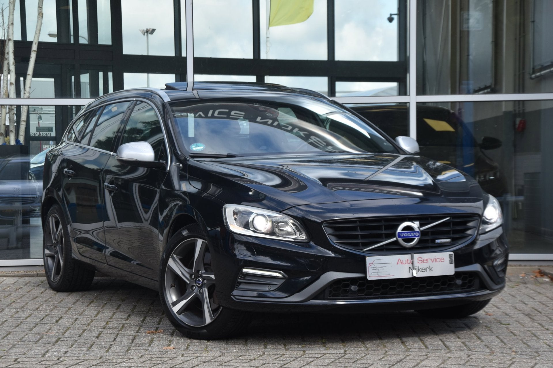 Volvo V60 D6 AWD Plug-In Hybrid R-Design | LEDER | DAK | CAM, Automaat, Zwart, Automatische klimaatregeling, Zwart