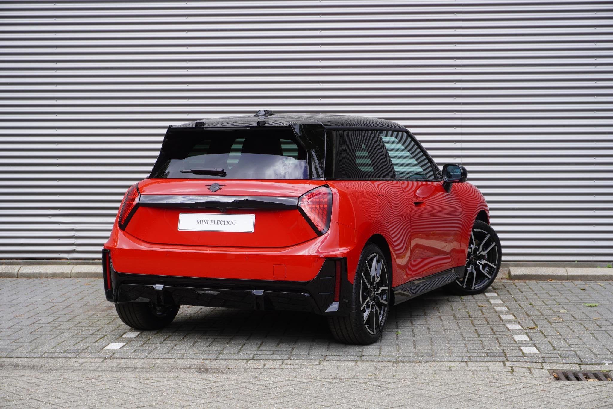 MINI Cooper E John Cooper Works Trim | Pakket L, Auto's, Mini, Stof, 41 kWh, Stuurwielverwarming, 4 stoelen