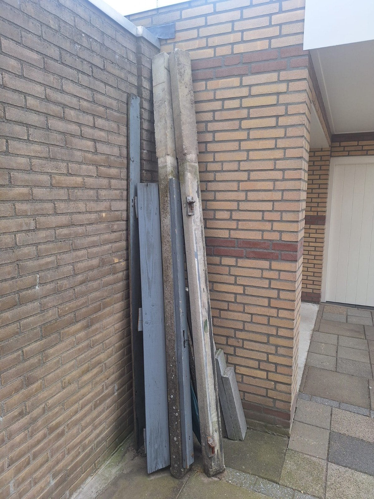 2 betonnen schutting palen GRATIS AFHALEN, Ophalen, 250 cm of meer, Palen
