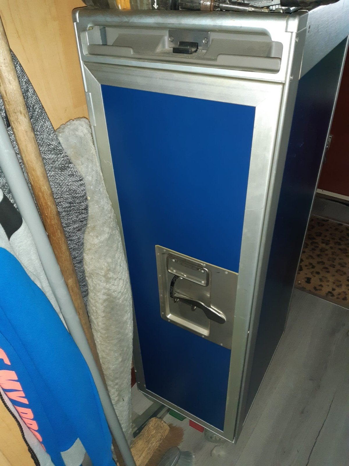 Vliegtuig trolley - Blauw - Opbergkastje, Ophalen of Verzenden, Gebruikt