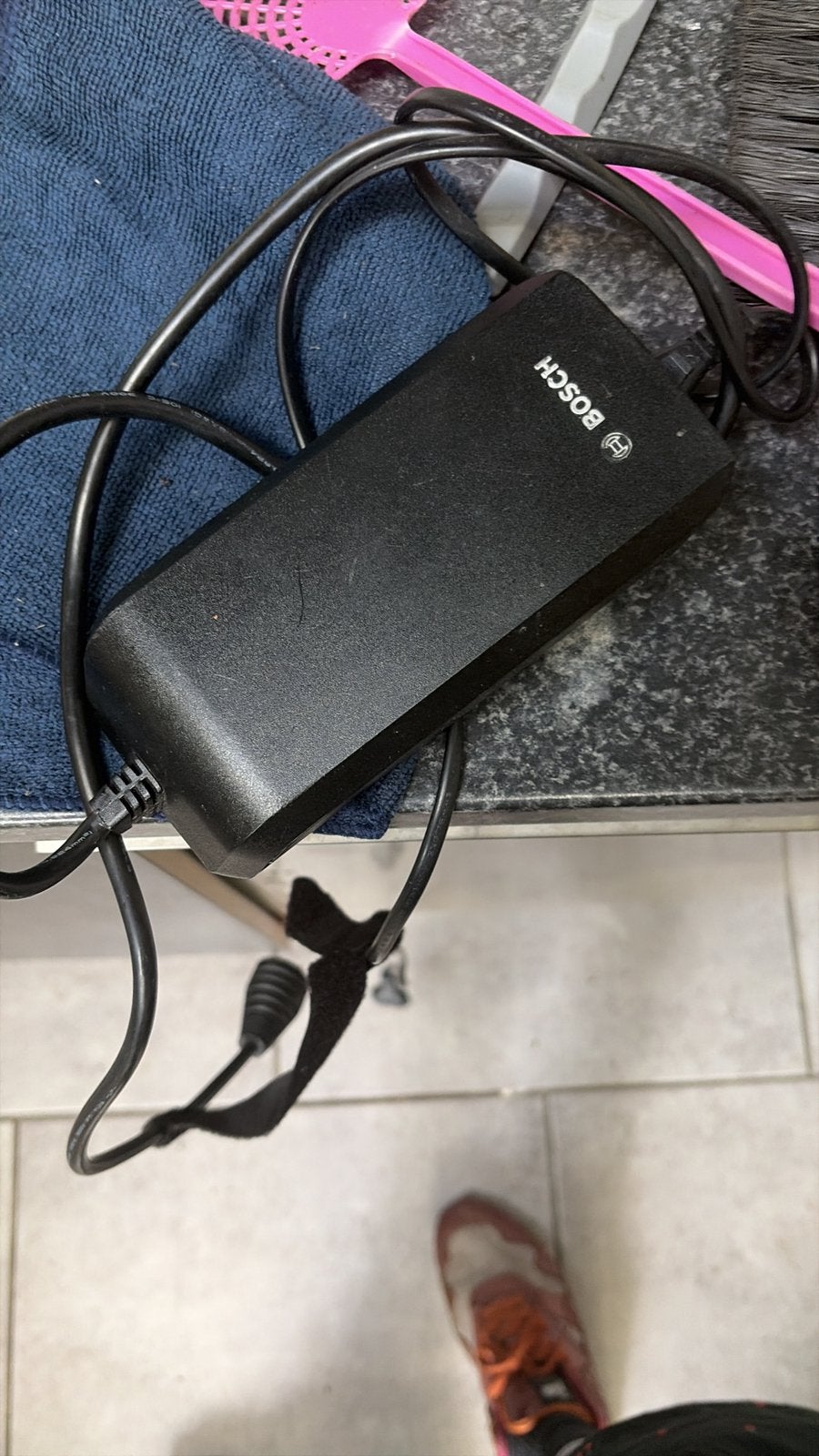 Bosch accu lader electrische fiets. 36v, Ophalen of Verzenden, Zo goed als nieuw