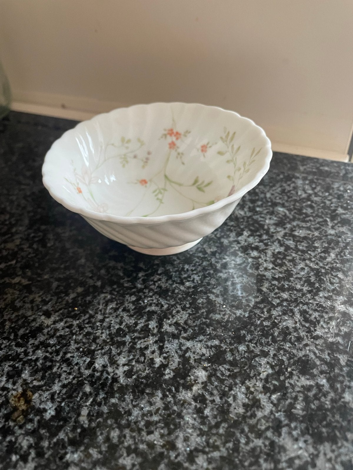 Wedgwood Campion Bone China Kom - Made in England, Klassiek, Ophalen of Verzenden, Zo goed als nieuw, Kom(men)